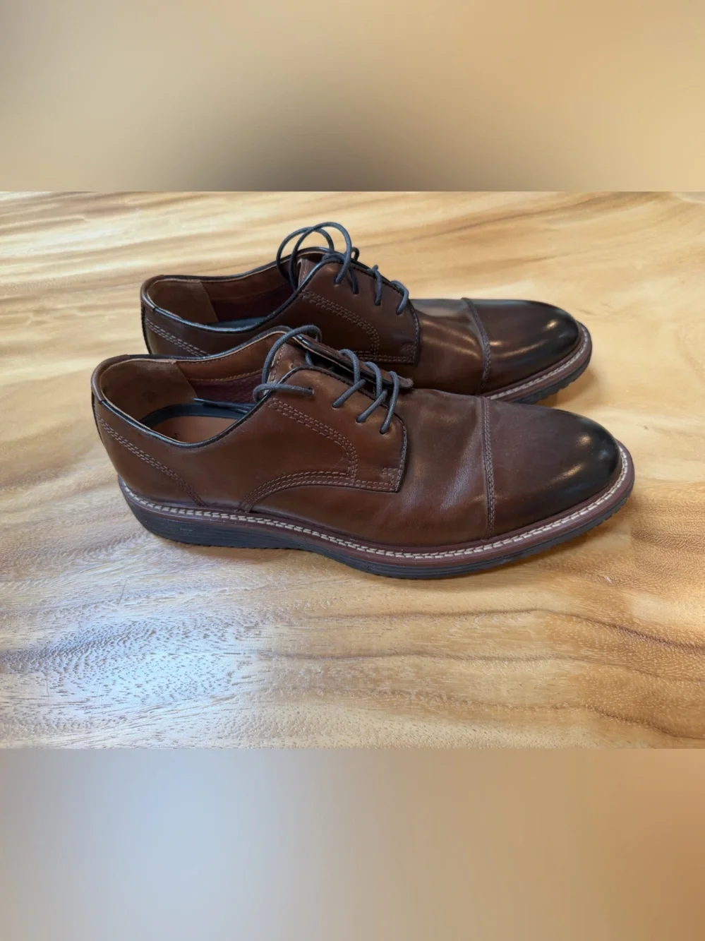 Johnston & Murphy Brown Leather Oxfords with Dark Brown Interior